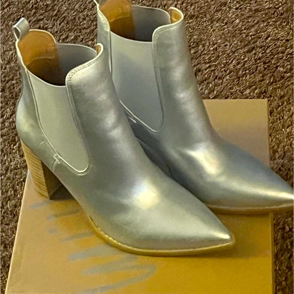 Chic Silver Ankle Boots